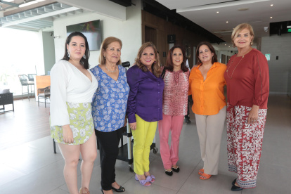 Alejandra Menéndez, Zoila Aguilar, Paola Rivera, Pamela Rivera, Karina Rivera y Susana de Flores.