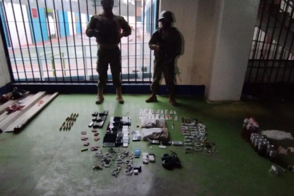 El lunes los militares hallaron fundas de mariguana, armas y municiones durante un operativo realizado.
