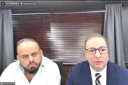 Jordán junto a su abogado Richard Díaz en los Estados Unidos.