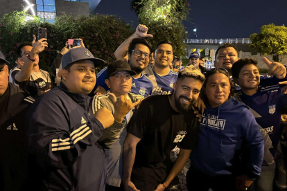 Cristhian Noboa llego a Guayaquil y fue recibió con una gran bienvenida por los hinchas eléctricos