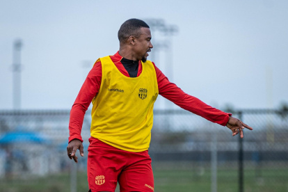 Dixon Arroyo dice que quiere ganar campeonatos con Barcelona y que si es uno internacional mejor.