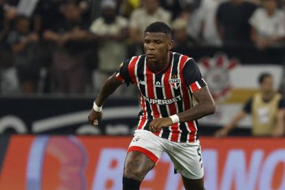 Robert Arboleda lidera la defensa de Sao Paulo en la victoria sobre Corinthians