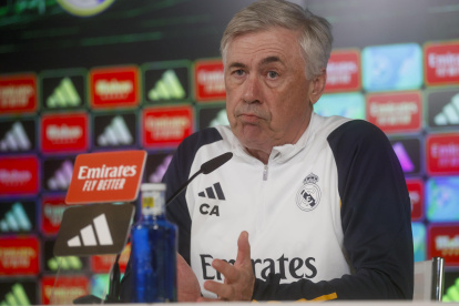 MADRID, 31/01/2024.- El entrenador del Real Madrid, Carlo Ancelotti durante la rueda de prensa posterior al entrenamiento del equipo en la Ciudad Deportiva de Valdebebas en Madrid, este miércoles. EFE/ Fernando Alvarado