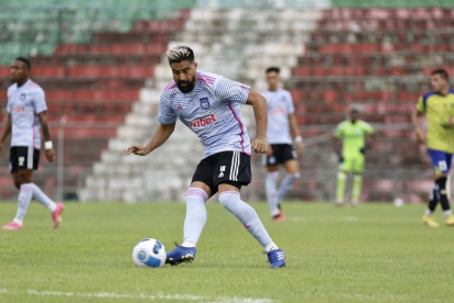 Cristhian Noboa jugó en el partido amistoso de pretemporada que Emelec igualó 1-1 ante Delfín, en Portoviejo, este domingo 4 de febrero.