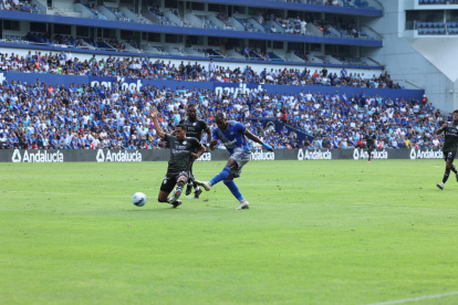 EMELEC EMPATÓ 0-0 A ORENSE EN EL ESTADIO CAPWELL DE GUAYAQUIL |
EMELEC VS ORENSE_CHRISTIAN VÁSCONEZ