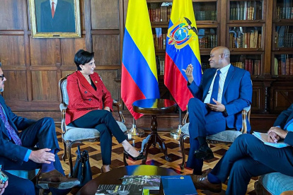La canciller Gabriela Sommerfeld y su par colombiano, Luis Gilberto Murillo.