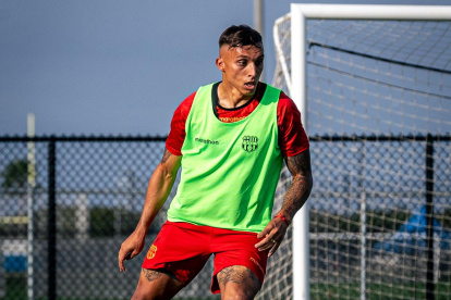 Mathías Suárez en plena pretemporada con Barcelona.