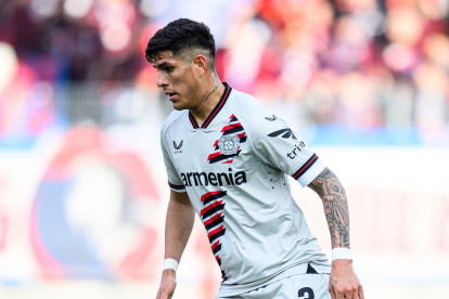 Piero Hincapié mantiene la titularidad y juega hasta el final en Leverkusen
