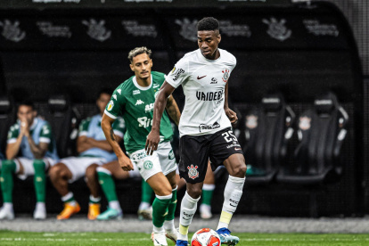 Félix Torres, defensor de Corinthians estuvo presente ante Palmeiras