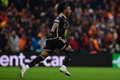 Angelo Preciado anotó para Saparta Praga en el partido de ida de la Conference League