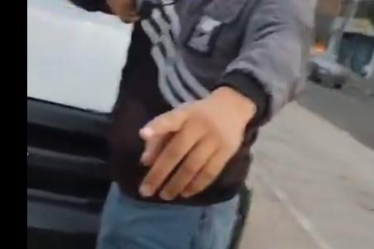 Dos hombres armados apuntaron a los agentes de la AMT, cuando realizaban un control en Quito.