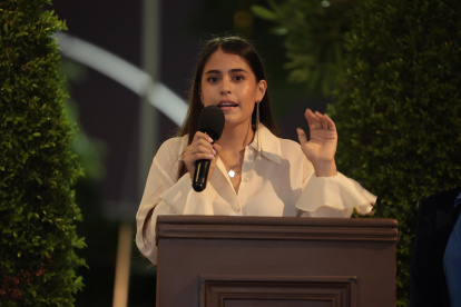 Viveka Falquez, directora de Artes Plásticas de  Cemba, se dirigió a los asistentes.