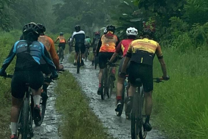 Salchipaperos de Durán recorrió 60 km hasta Cumandá.