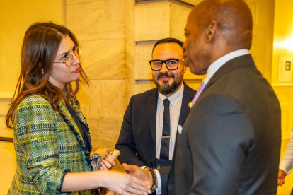 En las redes sociales de la Embajada de Ecuador en EE. UU., Peña Plaza es señalada como su máxima representate.