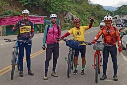 Ciclistas de Guayaquil cumplieron recorrido desde Loja hacia el sur.
