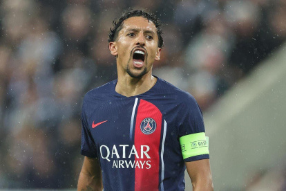 El jugador brasileño Marquinhos no podrá estar con PSG hasta final de mes debido a una lesión