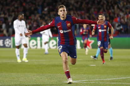 El medioscampista de Barcelona, Fermín López celebra su gol conseguido ante Napoli