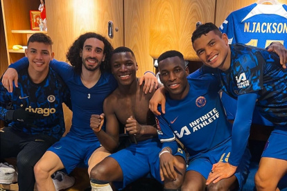 Chelsea festejó en el camerino de Stamfor Bridge la clasificación de semifinales de FA Cup.