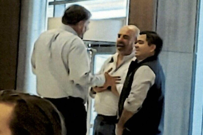 Reunión. El FBI fotografíó la reunión en el 5 de marzo de 2020, en el Marriott Marquis de Houston, entre los hermanos Peré y Javier Aguilar (de chaleco), empleado de Vitol.