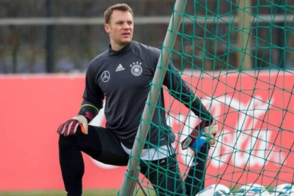 El portero Manuel Neuer se retiró del entrenamiento de su selección problemas musculares