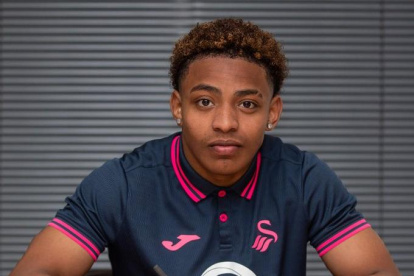 El joven hispano ecuatoriano Aimar Govea firmó contrato con Swansea City