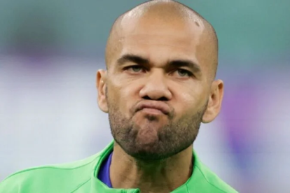 Dani Alves tendrá un día más en prisión debido a que no alcanzó a reunir el dinero para pagar la fianza