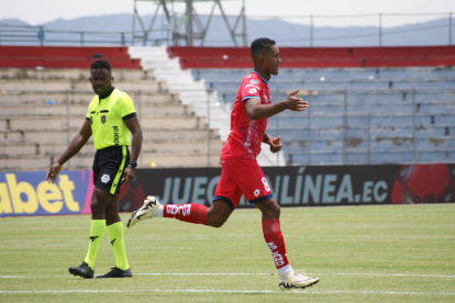 Fidel Martínez se estrenó con gol en El Nacional al marcar el tanto de la victoria.