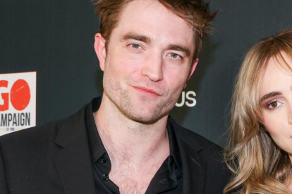 Robert Pattinson y Suki Waterhouse.