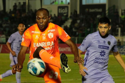 El delantero Juan Luis Anangonó y su equipo Comunicaciones cayeron en el fútbol de Guatemala