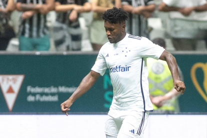 El volante ecuatoriano José Cifuentes comienza a ganar más espacio en Cruzeiro