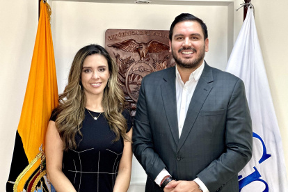 El presidente Andrés Fantoni y la vicepresidenta Mishelle Calvache luego de su posesión.