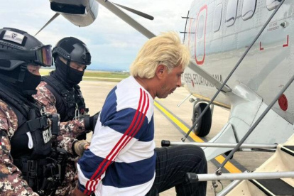 Traslado. En un avión de la Fuerza Aérea Ecuatoriana fue llevado Colón Pico a La Roca.