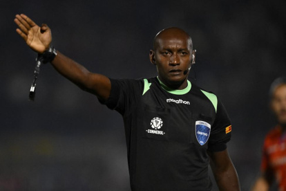 Augusto Aragón es el árbitro que dirigirá el primer Clásico del Astillero 2024