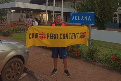 Juan Francisco Anchundia cuando ingresaba a Brasil para ver a su Barcelona ante Sao Paulo.