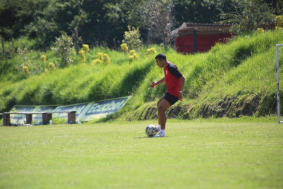 Jefferson Montero entrenando en el AV25 que es dirigido por Antonio Valencia.