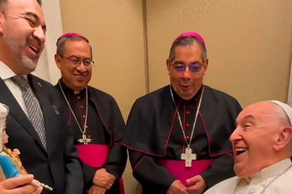 El papa Francisco recibió a la comitiva liderada por el arzobispo primado de Ecuador y el alcalde de Quito.