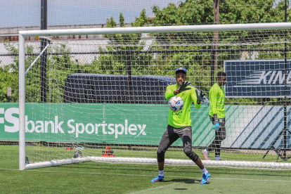 Alexander Domínguez arquero que ha estado en dos mundiales con Ecuador.