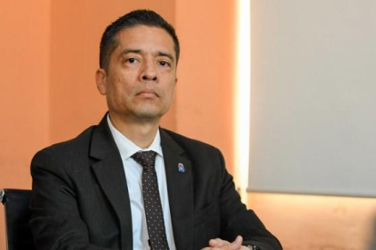 Parra estuvo a cargo de la Secretaría de Planificación y fue Director Metropolitano de Servicios Ciudadanos en la actual Alcaldía.