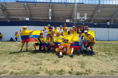 Los compatriotas que residen en EE.UU en los partidos amistosos.