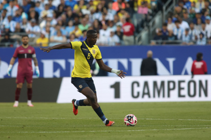 Willian Pacho se ha convertido en titular fijo para el entrenador Félix Sánchez Bas.