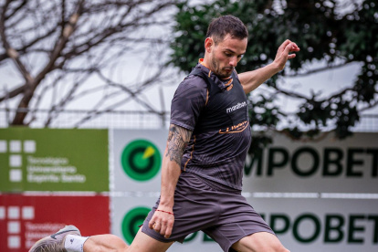 Octavio Rivero nuevo delantero de Barcelona.