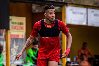 El lateral derecho de Barcelona entrena con el equipo para el inicio de la fase 2 de LigaPro