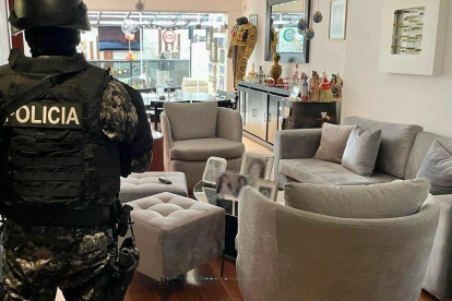 Uno de los allanamientos realizados por Fiscalía en Quito.