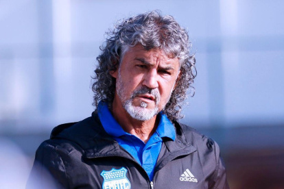 El director técnico de Emelec Leonel Álvarez confía en que se pueda contratar jugadores