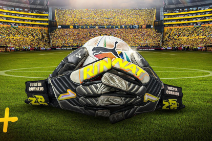 Los guantes de Justin Cornejo en una de las publicaciones de la Copa Sudamericana.