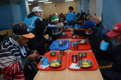 A las 06:00, el día empieza en el Hogar Comunidad Calle. Hasta junio ha recibido a 1.166 personas. Con otras casas suman 3.303 huéspedes.