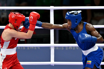 Paría José Palacios (d) dominó a su rival en los octavos de final de París 2024