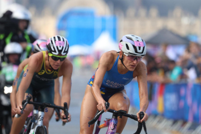 En la última transición, la ecuatoriana inició los 10 km de carrera a pie, en la posición 32, tras cumplir los 40 Km. ciclismo en un tiempo de 1:38:29
