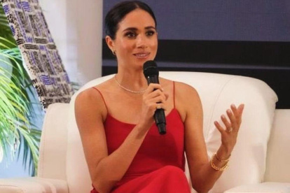 Representa a una mujer real.