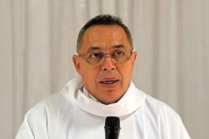 Leonel Balmaceda es el sacerdote que fue detenido.